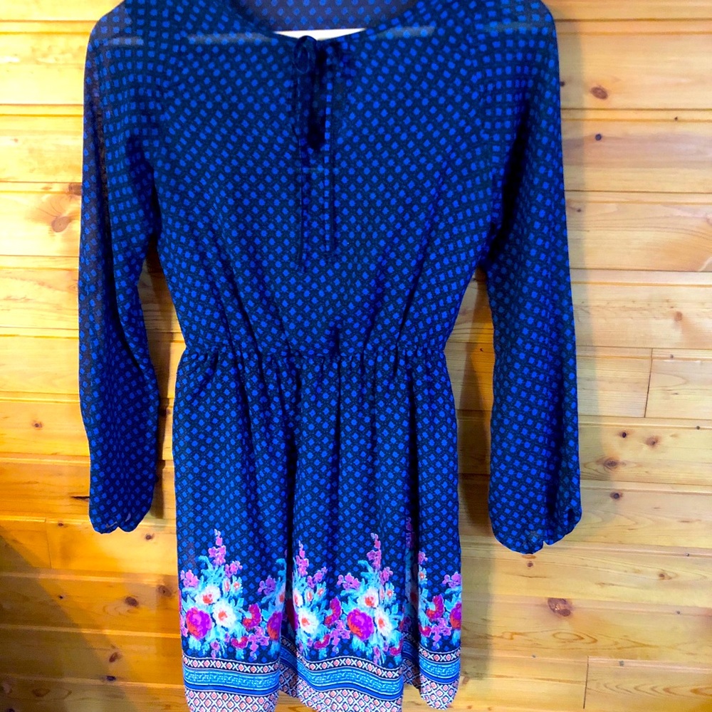 Crew neck with tie floral/ dotted dress